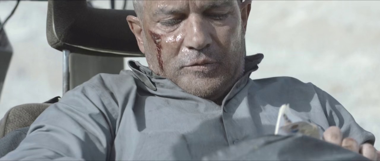 Automata (2014) BluRay Hindi + English 720p x265 HEVC HE-AAC 2.0.mkv.0002